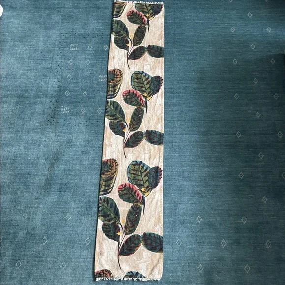 Table Runner - Picture 14 of 16